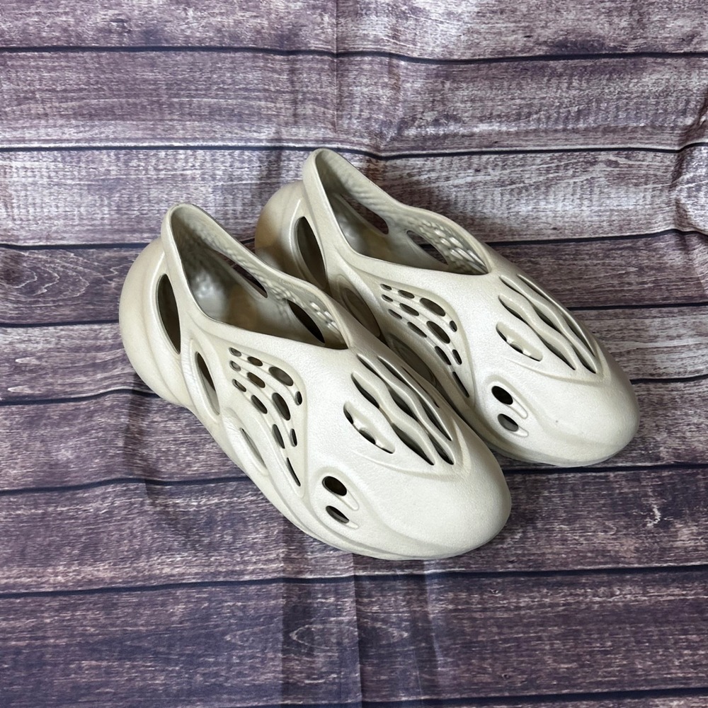 Adidas Yeezy Foam RNNR Ochre Mens Size 11 FY4567 Slip On Clog Shoes